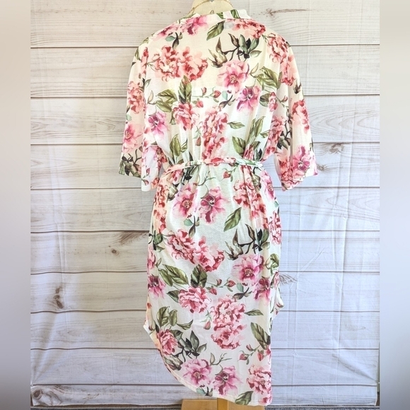 Show Me Your Mumu Brie Kimono Robe in White and Pink Floral OS - Picture 9 of 11